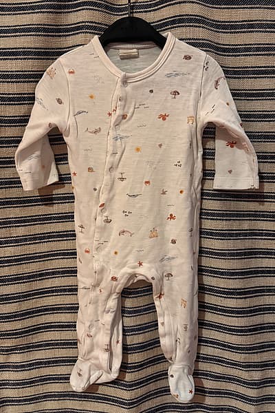 Pigiama per neonati con stampa marina — pre-loved on Thrifted.mt