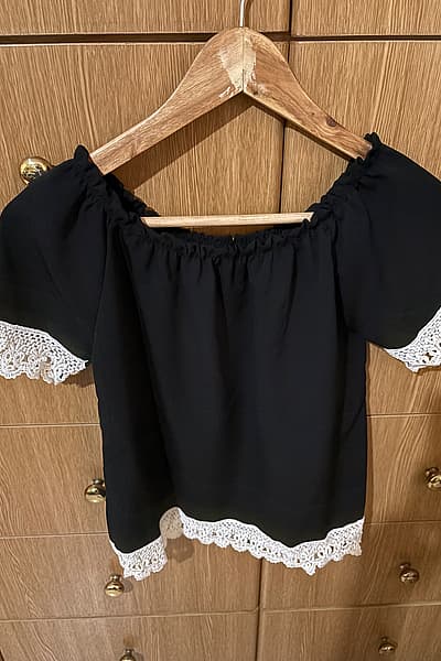 Black off-shoulder crochet top — pre-loved on Thrifted.mt