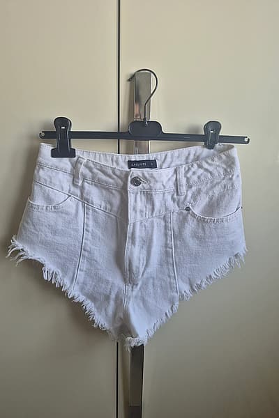 Calliope - White Frayed Hem Denim Shorts 