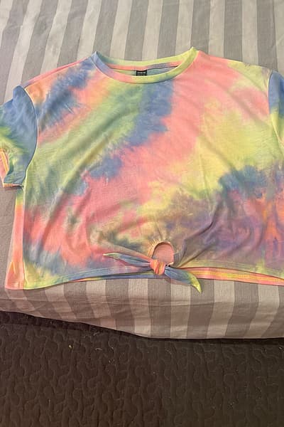 Pastel Tie-Dye Knot Front Top by SHEIN — pre-loved on Thrifted.mt