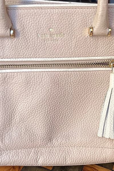 Mala de couro com borlas da Kate Spade by Kate Spade — pre-loved on Thrifted.mt