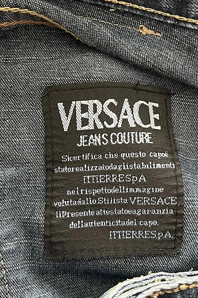 Pantalones vaqueros de Versace Jeans Couture by Versace Jeans Couture — pre-loved on Thrifted.mt