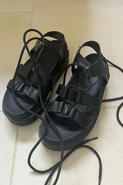 Sandlijiet tal-Pjattaforma Sewda bil-Bizzilla — pre-loved on Thrifted.mt