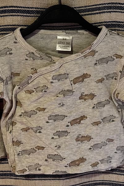 Top avvolgente per neonati "Little One" by Little One — pre-loved on Thrifted.mt
