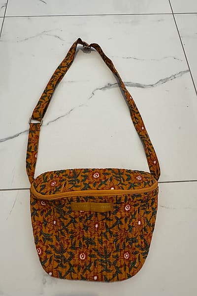 Borża kkuttunata tal-fjuri La Petite Cachottière by La Petite Cachottière — pre-loved on Thrifted.mt