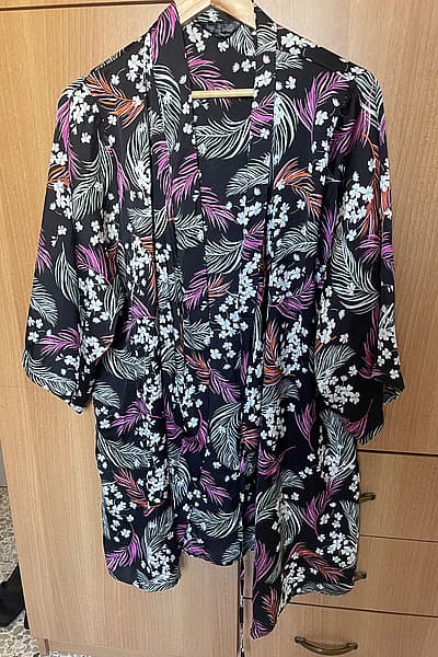 Kimono a motivi floreali — pre-loved on Thrifted.mt