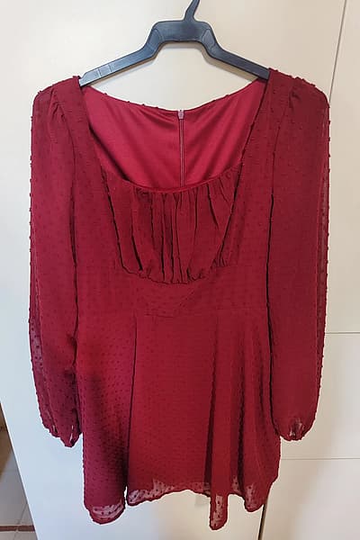 Ilbies tal-Burgundy — pre-loved on Thrifted.mt