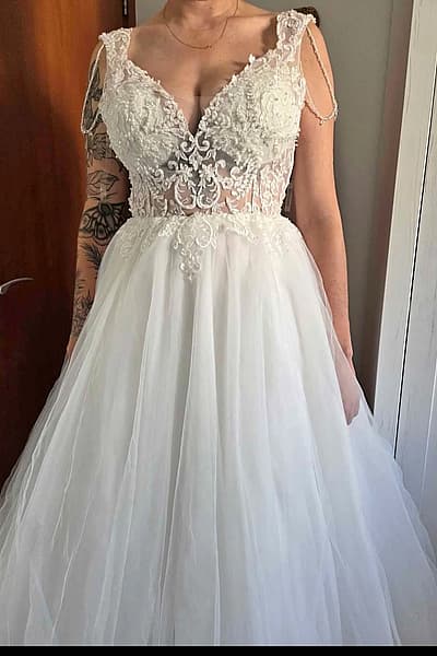 Elegante vestido de novia de tul y encaje — pre-loved on Thrifted.mt