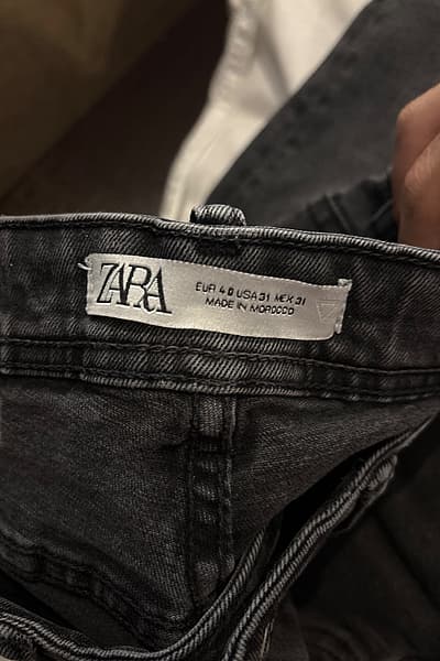 Grey slim fit jeans by Zara — pre-loved on Thrifted.mt