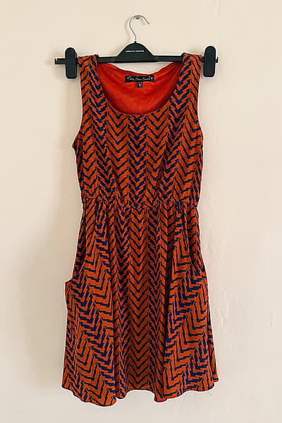 Vestido estampado «Mela Loves London» by Mela Loves London — pre-loved on Thrifted.mt