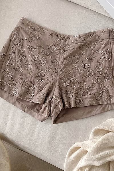 Pantalones cortos entallados con adornos, 100 % viscosa by French Connection — pre-loved on Thrifted.mt