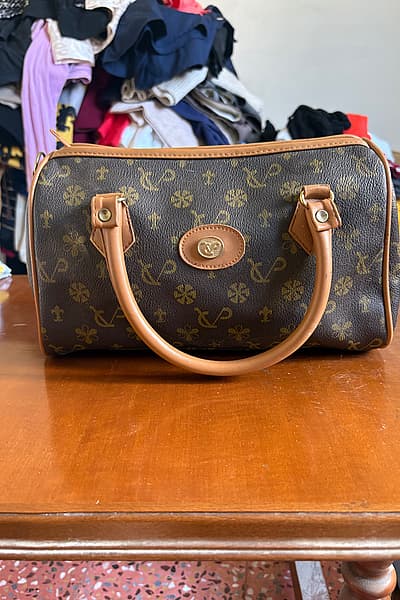 Borsa con monogramma e motivo marrone — pre-loved on Thrifted.mt