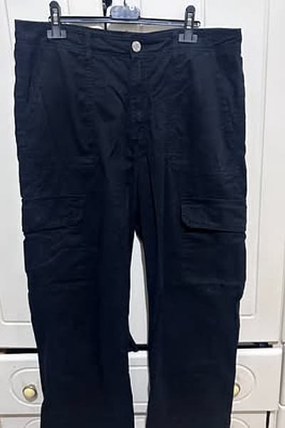 Pantalones cargo negros de algodón de Zara by ZARA — pre-loved on Thrifted.mt