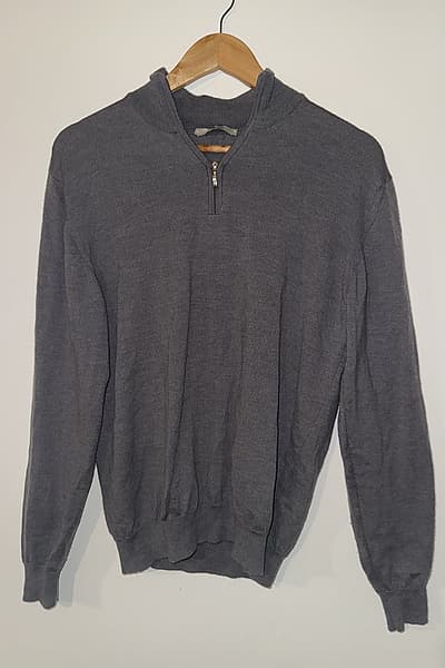Jersey Ingram gris con cremallera de un cuarto by Ingram — pre-loved on Thrifted.mt