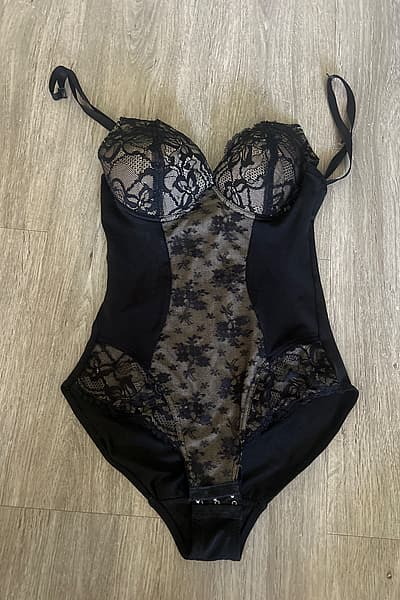 Body in pizzo nero — pre-loved on Thrifted.mt
