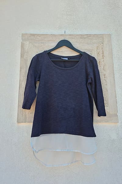 Maglione blu navy con orlo a strati ONLY by ONLY — pre-loved on Thrifted.mt