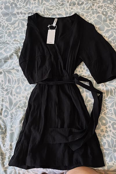 Black short dress with short sleeves by Mango — pre-loved on Thrifted.mt