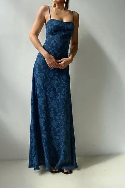 Abito lungo a sottoveste con motivi floreali blu — pre-loved on Thrifted.mt