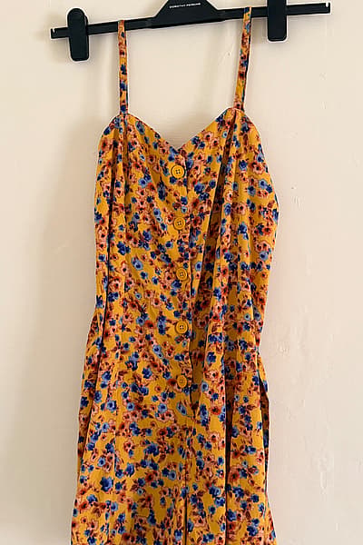 Abito estivo a fiori con bottoni by Primark — pre-loved on Thrifted.mt