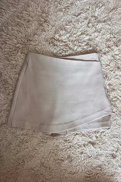 STRADIVARIUS gonna-pantalone beige XS by Stradivarius — pre-loved on Thrifted.mt
