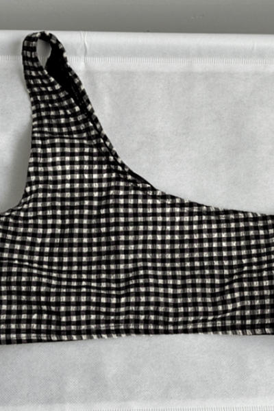 Top tal-Bikini b'Ispalla Waħda u Gingham Missguided by Missguided — pre-loved on Thrifted.mt