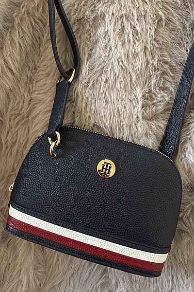 Borsa Tommy Hilfiger by Tommy Hilfiger — pre-loved on Thrifted.mt