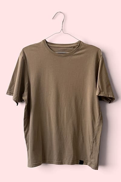 T-Shirt Bażika ta' Pull&Bear by Pull&Bear — pre-loved on Thrifted.mt