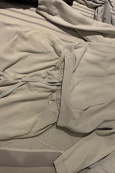 Sett ta' Lounge li Jqabbel Zara Beige by Zara — pre-loved on Thrifted.mt