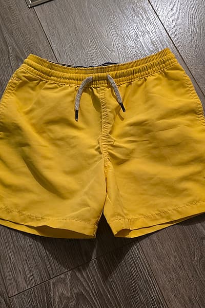 Pantaloncini da bagno Ralph Lauren con logo giallo ricamato by Ralph Lauren — pre-loved on Thrifted.mt