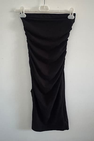 Vestido preto justo, sem alças e com franzido — pre-loved on Thrifted.mt