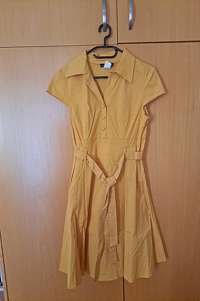 Abito-camicia vintage Modcloth giallo con bottoni — pre-loved on Thrifted.mt