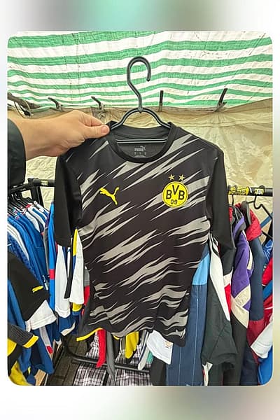 Maglia da riscaldamento del Borussia Dortmund 2020/21 by Puma — pre-loved on Thrifted.mt