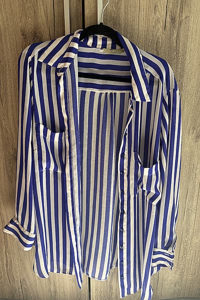 Camicetta a righe blu e bianche by Penny C — pre-loved on Thrifted.mt