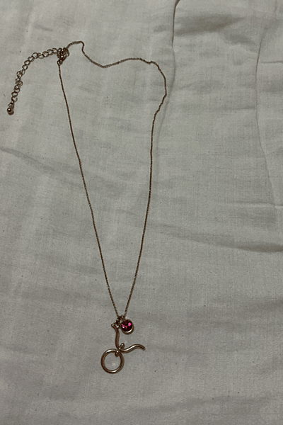 Collana Toro in oro con pietra rosa — pre-loved on Thrifted.mt