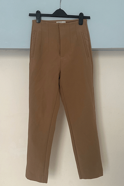 Pantalones rectos de talle alto Stradivarius by Stradivarius — pre-loved on Thrifted.mt
