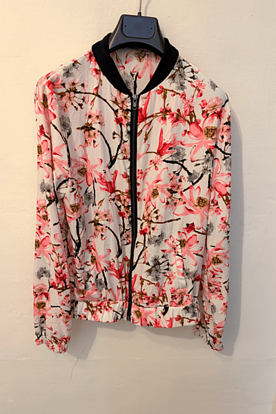 Chaqueta bomber con estampado floral by Primark — pre-loved on Thrifted.mt