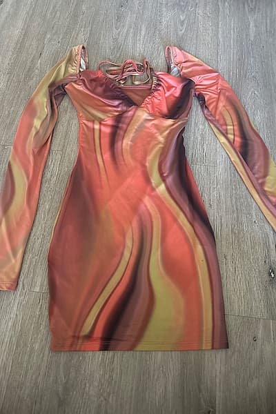 Miniabito con stampa astratta — pre-loved on Thrifted.mt