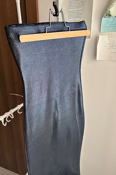 Ilbies Bodycon Metalliku Mingħajr Strapless by Zara — pre-loved on Thrifted.mt