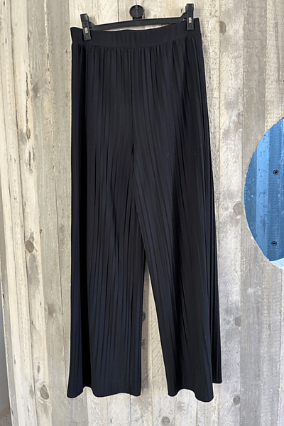 Pennyblack Pleated Wide Leg Trousers by Pennyblack — pre-loved on Thrifted.mt