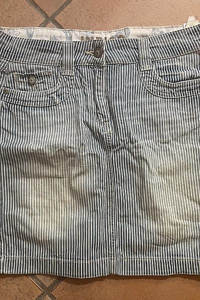 Dbielet Qasira Vintage bi Strixxi Blu u Abjad Kollezzjoni M&S Indigo Daqs UK 8 by Marks & Spencer — pre-loved on Thrifted.mt