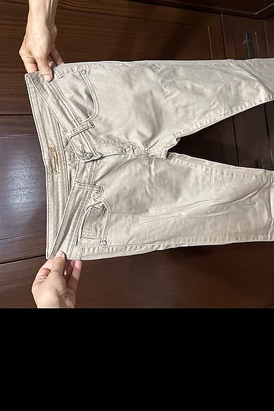 Pantalones beige by Claudio Tones — pre-loved on Thrifted.mt