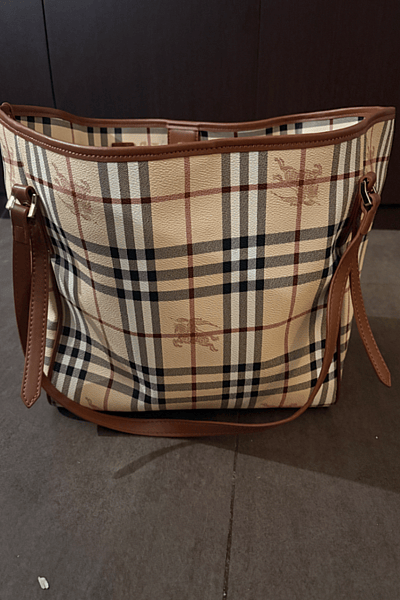 Borsa tote Burberry Check by Burberry — pre-loved on Thrifted.mt