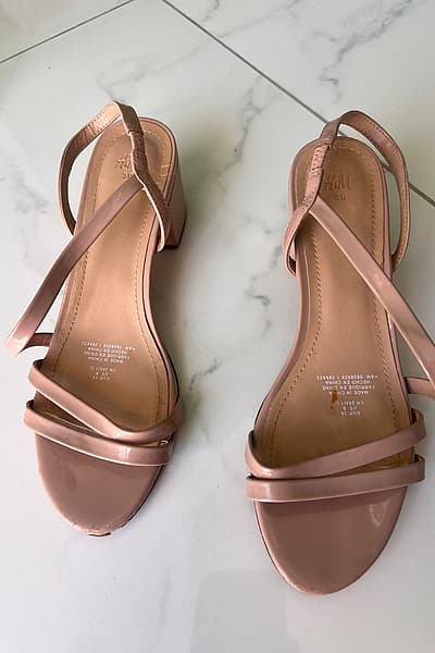 Sandali color carne di H&M  by H & M — pre-loved on Thrifted.mt