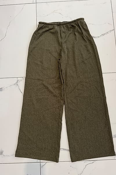 Qalziet ħodor ta' Stradivarius b'riġlejn wesgħin — pre-loved on Thrifted.mt