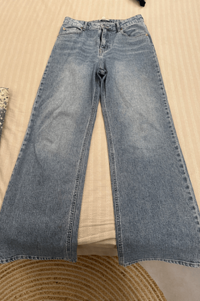 Jeans blu a vita alta by H&M — pre-loved on Thrifted.mt