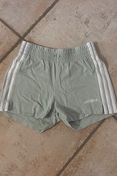Pantaloncini sportivi Adidas verde menta by Adidas — pre-loved on Thrifted.mt