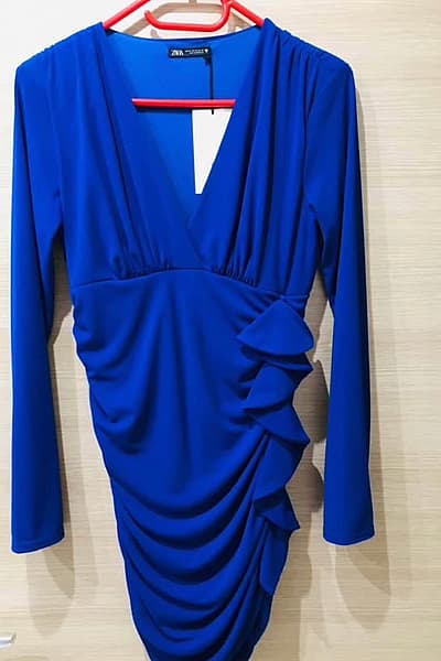 Vestido fruncido azul real de Zara by Zara — pre-loved on Thrifted.mt