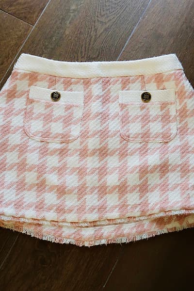Minifalda rosa con estampado de pata de gallo by River Island — pre-loved on Thrifted.mt
