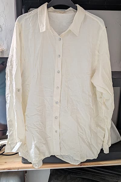 Camisa em mistura de linho, cor creme by Marfinno — pre-loved on Thrifted.mt
