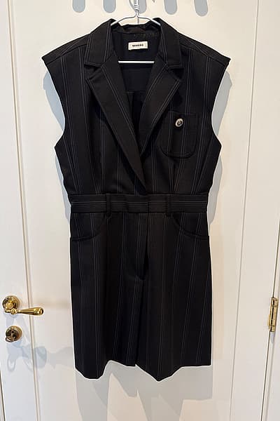 Abito-blazer senza maniche di Sandro by Sandro — pre-loved on Thrifted.mt